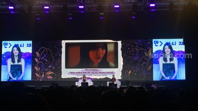 Fan Meeting Perdana di Jakarta Disambut Antusias, Han So Hee Menangis Haru Hingga Janji Coba Seblak