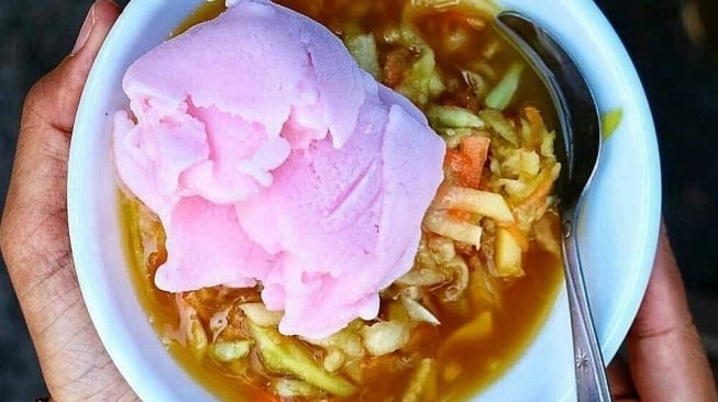 Rujak Es Krim menjadi minuman segar yang bisa melepas dahaga ketika panas menyengat. (X.com)