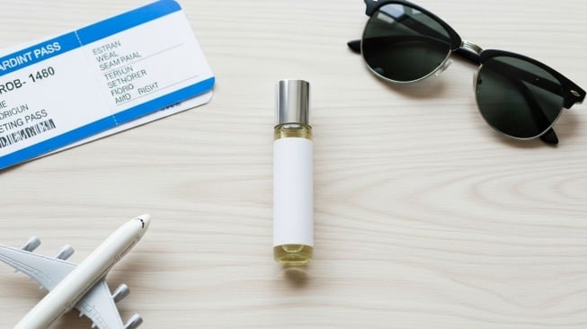 5 Rekomendasi Parfum Lokal Ukuran Travel Size, Praktis dan Aman Dibawa di Pesawat