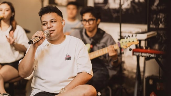 Mario G Klau tengah mempersiapkan lagu terbaru, bertema tentang cinta yang belum usai. [Instagram]