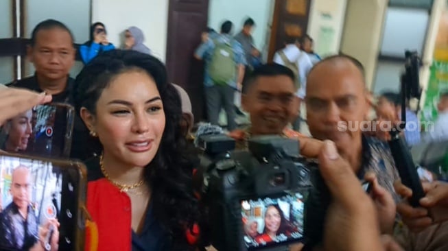 Cuek Hadapi Sidang, Nikita Mirzani Malah Pamer Rambut Baru: Namanya I Wake Up Like This