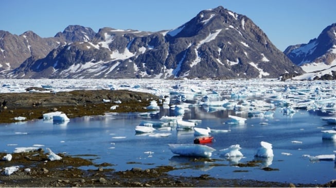 Greenland Menyusut, Pulau Raksasa yang Perlahan Bergeser