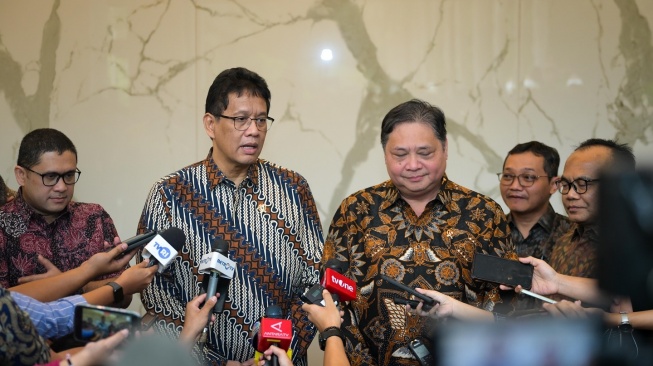 Gaya batik Menkeu Purbaya Yudhi Sadewa [Instagram.menkeuri]