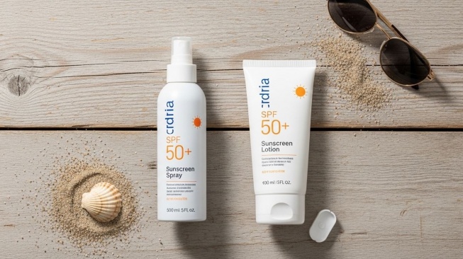 Sunscreen spray vs sunscreen lotion, mana yang lebih bagus? (Google AI Studio)