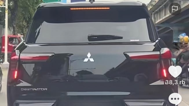 Lampu Rem Mitsubishi Destinator yang Menjadi Perbincangan Warganet Karena Dinilai Terlalu Kecil. (Foto: Ist)