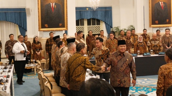 Prabowo Kode Keras soal Retret Kabinet: Sinyal Evaluasi?