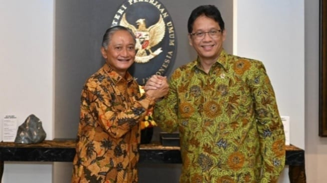 Sering Pakai Batik seperti Menkeu Purbaya? Ini 5 Tips Merawatnya biar Awet dan Tetap Keren
