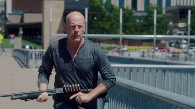 Film Reprisal yang dibintangi Bruce Willis dan Frank Grillo akan tayang Selasa (21/10/2025) malam ini pukul 23.00 WIB di Trans TV. [YouTube]