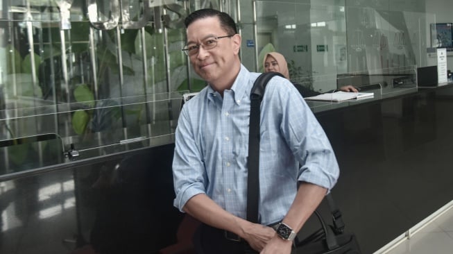 Mantan Menteri Perdagangan Thomas Trikasih Lembong tiba di Komisi Yudisial, Jakarta Pusat, Selasa (21/10/2025). [ANTARA FOTO/Fakhri Hermansyah/rwa]