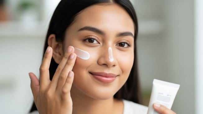 5 Sunscreen yang Gak Lengket di Wajah, Nyaman Dipakai saat Cuaca Panas