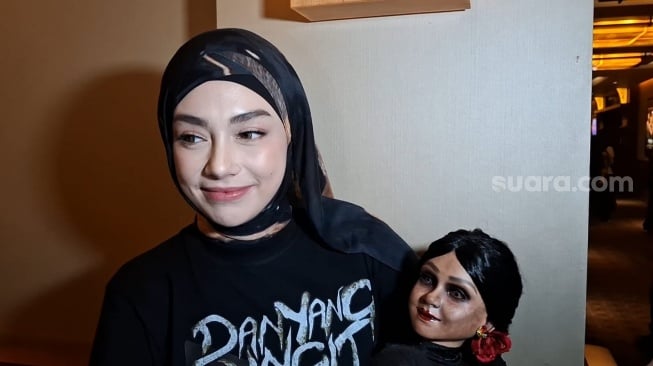 Celine Evangelista untuk film Danyang Wingit: Jumat Kliwon saat ditemui di Senayan, Jakarta Pusat pada Selasa, 21 Oktober 2025. [Suara.com/Rena Pangesti]