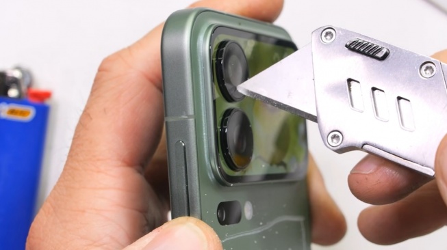 Uji Ketahanan Xiaomi 17 Pro: Lapisan Pelindung Setangguh iPhone 17 Pro