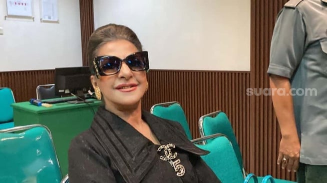 Ibu Tasya Farasya, Alawiyah Alatas alias Mama Ala jadi saksi untuk sidang cerai putrinya di Pengadilan Agama Jakarta Selatan, Rabu, 22 Oktober 2025. [Suara.com/Adiyoga Priyambodo]