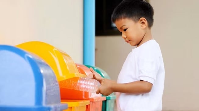 Supaya Anak Peduli Lingkungan, Begini Cara Bangun Karakter Bijak Plastik Sejak Dini