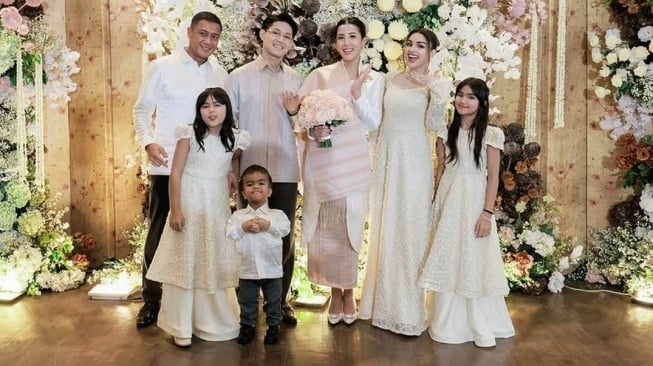 Siapa Ibu Tiri Teuku Rassya? Baju saat Acara Tunangan Anak Sambung Bikin Salfok