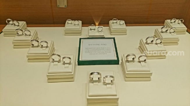 Harga Emas Bikin Pusing Calon Pengantin? Ini 4 Alternatif Cincin Nikah Kekinian