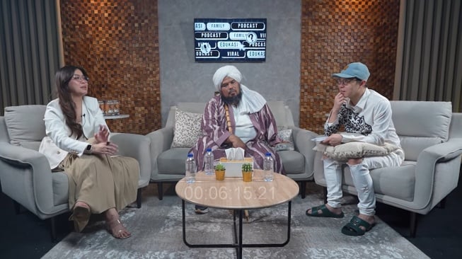 Dokter Kamelia, Ustaz Derry Sulaeman, dan Dokter Richard Lee (YouTube/dr. Richard Lee, MARS)