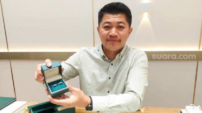 Beragam koleksi cincin nikah terbaru Spilla Jewelry yang dipamerkan di store Trans Studio Mall Makassar [SuaraSulsel.id/Lorensia Clara]