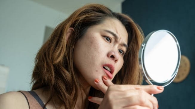 7 Rekomendasi Sunscreen untuk Kulit Bruntusan di Usia 40 Tahunan, Harga Mulai 30 Ribuan