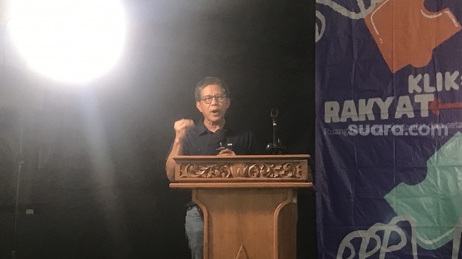 Rocky Gerung Kritik Lembaga Survei: Yang Harus Dievaluasi Bukan Presiden, Tapi Metodologinya!