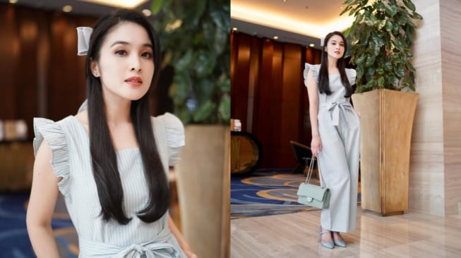 Nggak Perlu Bingung Lagi! Ini 4 Ide OOTD Sandra Dewi Sesuai Profesimu