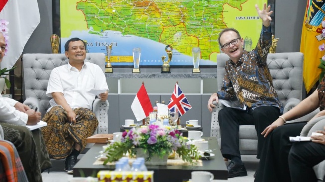 Inggris Incar Investasi Hijau di Jateng, Ahmad Luthfi Langsung Tawarkan Tambak Nila Salin