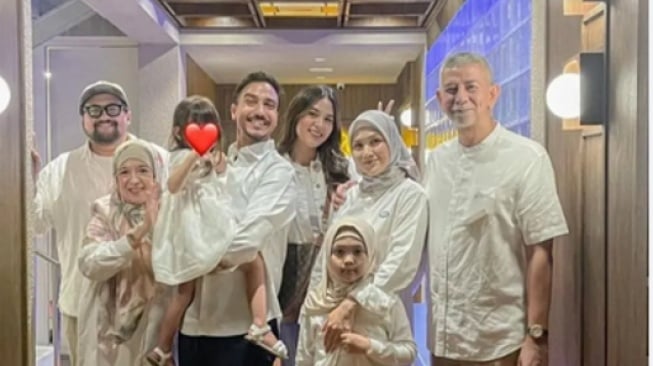 Potret keluarga Raisa (Instagram/rinaldinurpratama)