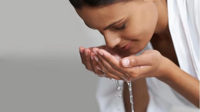 Rekomendasi sunscreen wudhu friendly. (freepik)