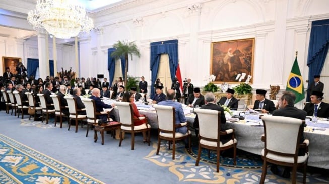 Presiden Prabowo Subianto menerima Presiden Republik Federasi Brasil Luiz Inácio Lula da Silva beserta delegasi di Istana Meredeka Jakarta. (foto: Biro Pers Sekretriat Presiden)