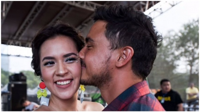 Deretan Lagu Raisa yang Dinilai Kode Pernikahannya Tak Baik-Baik Saja