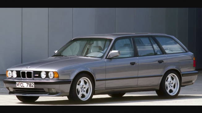 Mobil klasik langka milik Hamish Daud BMW M5 Touring E34 (Instagram)