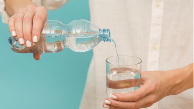 Beda Air Mineral vs Demineral, Mana yang Lebih Bagus untuk Dikonsumsi?