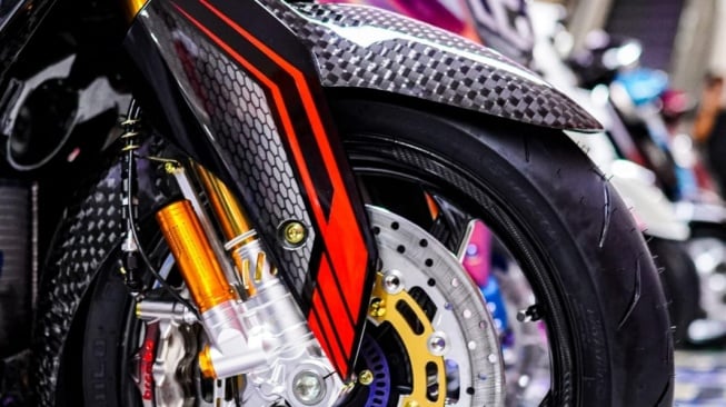 Yamaha XMAX Connected dengan Konsep Black Mamba di CustoMAXI 2025 Balikpapan. (Foto: YIMM)
