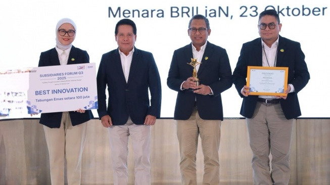 Inovasi ATM Emas ini sejalan dengan tema ‘Leading Through Innovation’ dan peran Pegadaian sebagai bagian dari Holding Ultra Mikro, yaitu memperluas akses masyarakat terhadap investasi emas yang aman dan terjamin (Dok: Pegadaian)