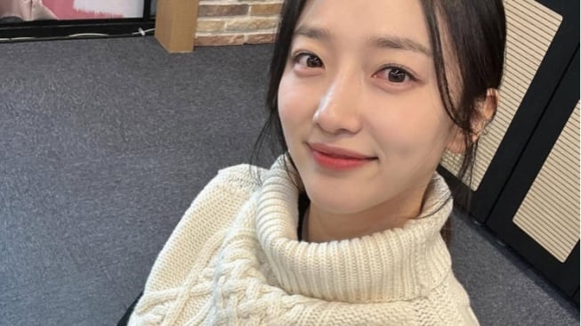 No Ribet, No Drama! 4 Ide OOTD Nongkrong ala Pyo Ye Jin yang Bisa Kamu Tiru