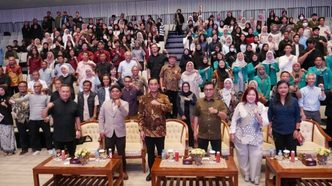 Empat Tokoh Mengkaji Oase Gelap Terang Indonesia di Reuni FAA PPMI