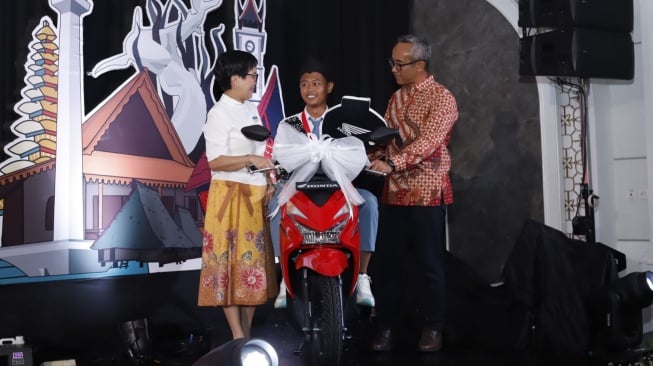 Sstu Unit Honda BeAT Diserahkan Kepada Pemenang Level Gold di AHM Best Student 2025. (Foto: SUARA.COM/Alfian Winanto)