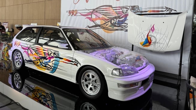 Restomod Ekstrem Civic Nouva EF9 'AeroFlux' dengan Hand Painting di IDEXII 2025