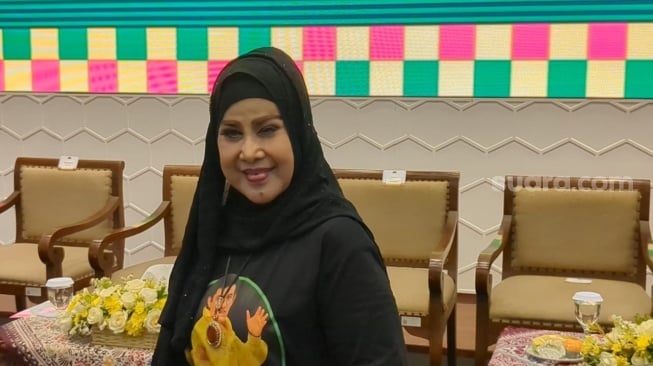 Elvy Sukaesih menjadi salah satu line up dalalm Konser Pandangan Pertama - Tribute to A. Rafiq di kantor Kementerian Pendidikan Dasar dan Menengah RI di kawasan Senayan, Jakarta Pusat, Jumat, 24 Oktober 2025. [Suara.com/Adiyoga Priyambodo]
