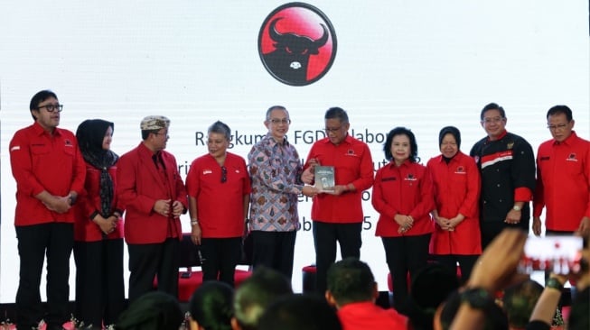Hasto Kristiyanto: Dorong Kebangkitan Ekonomi Maritim dan Desa Wisata Indonesia