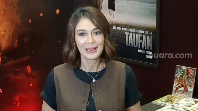 Luna Maya dalam perilisan teaser trailer 'Suzzanna: Dosa di Atas Dosa' dalam gelaran Indonesia Comic Con di Jakarta International Convention Center, Minggu, 26 Oktober 2025. [Suara.com/Adiyoga Priyambodo]