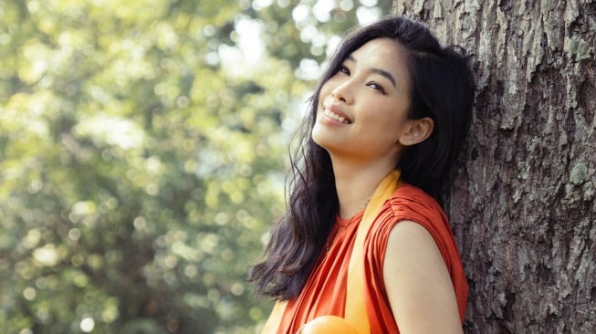 Kalya Islamadina Rangkum 5 Fase Cinta dalam EP Debut 'Orange'
