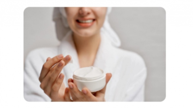 5 Rekomendasi Moisturizer Mengandung Alpha Arbutin untuk Hempas Flek Hitam Membandel di Usia 40