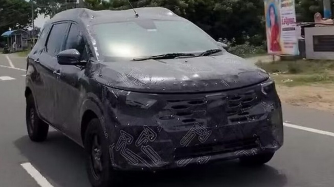 Mobil baru Nissan tengah diuji di jalanan (Motoroids)