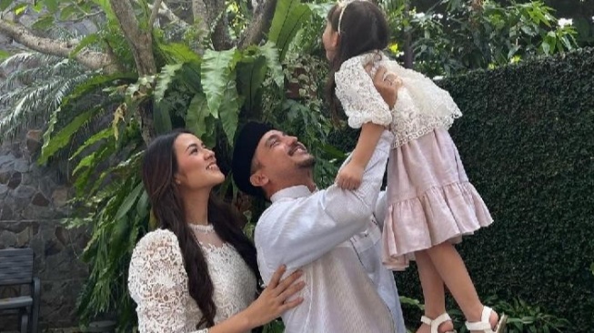 Raisa dan Hamish Daud Tetap Kompak Demi Zalina, Prioritaskan Co-Parenting Sehat