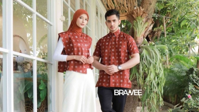 4 Rekomendasi Brand Batik Couple Modern yang Stylish dan Elegan, Wajib Tahu!