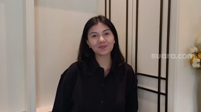 CEO Antara Suara, Andri Verraning Ayu dalam wawancaranya di Senopati, Jakarta Selatan pada Selasa, 28 Oktober 2025. [Suara.com/Rena Pangesti]