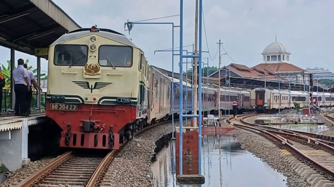 Imbas Banjir di Wilayah Semarang, Perjalanan KA Dibatalkan dan Diubah Rute