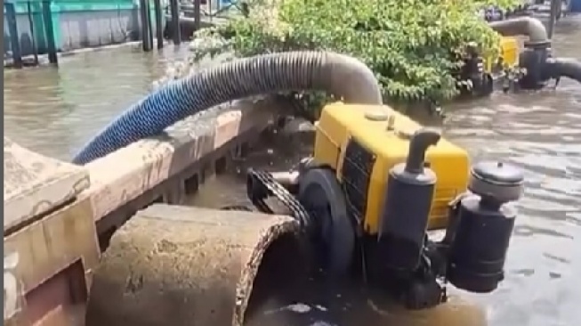 Misteri Pompa Air 'Lelah' di Tengah Kepungan Banjir Semarang, Warganet: Mungkin Nilai Fisikanya 4