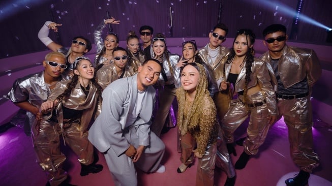 Rossa dan MK K-Clique berkolaborasi untuk lagu "Sinaran". Lagu ini sendiri terdapat dalam mini album terbaru Rossa berjudul Asmara Dansa. [Instagram]